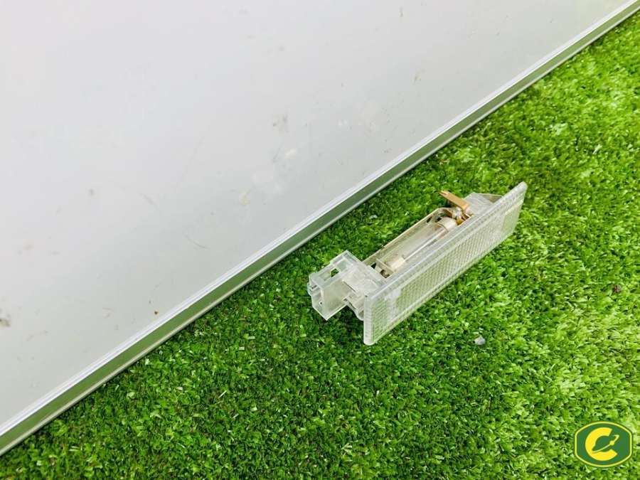 Фонарь салона (плафон) Ford Transit Connect 2005г. | Фото № 3 Фонарь салона (плафон) Ford Transit Connect 2005г. - Фото 3