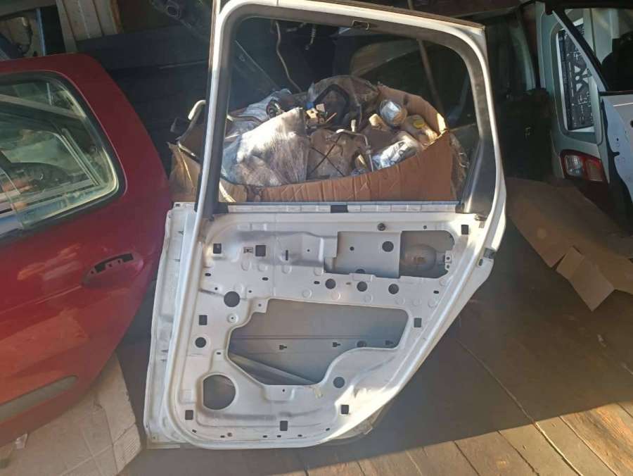 Дверь задняя правая Renault Scenic 2 2004г. | Фото № 2 Дверь задняя правая Renault Scenic 2 2004г. - Фото 2