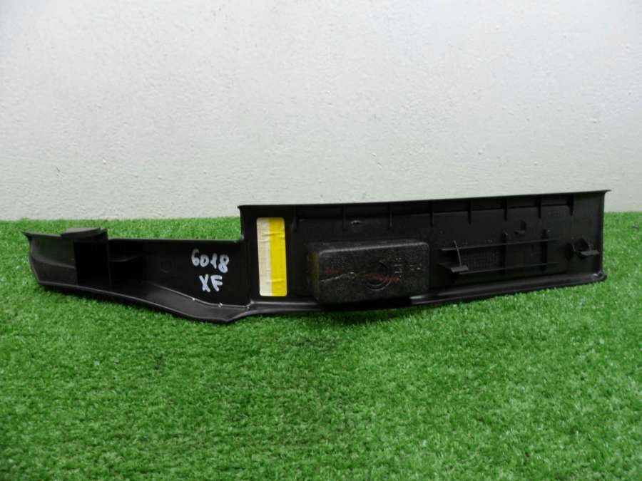 8X23F13244A Накладка на порог Jaguar XF Седан 2013г. | Фото № 4 8X23F13244A Накладка на порог Jaguar XF Седан 2013г. - Фото 4