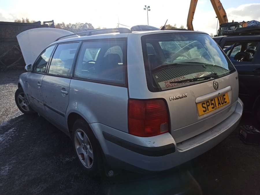 3B2837114 Ручка двери внутренняя передняя правая Volkswagen Passat 5 (1996-2000) Универсал 2000г. | Фото № 6 3B2837114 Ручка двери внутренняя передняя правая Volkswagen Passat 5 (1996-2000) Универсал 2000г. - Фото 6